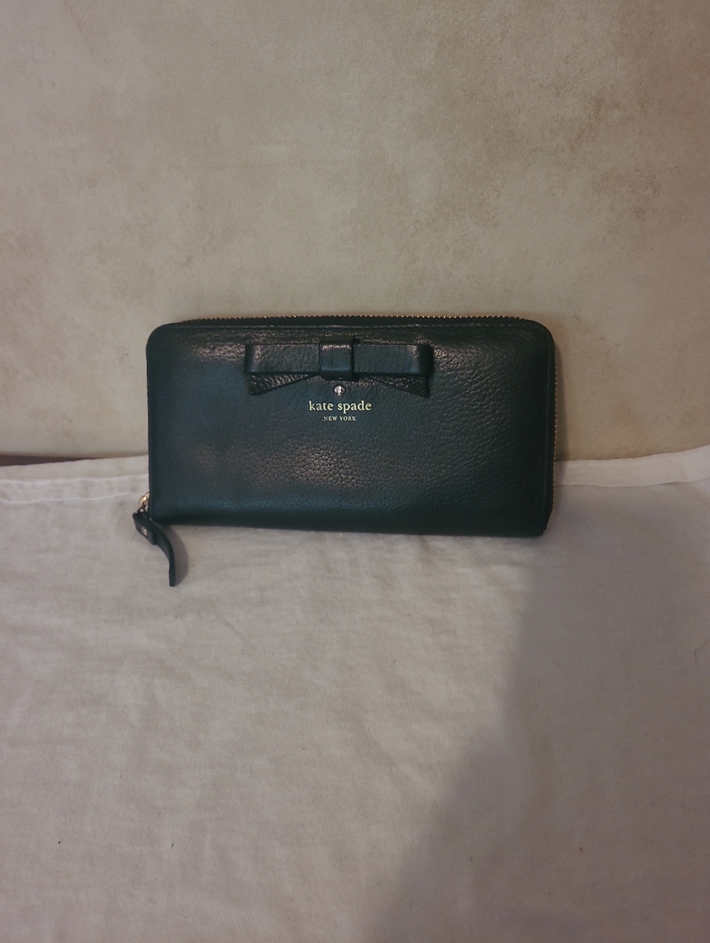 Kate Spade New York Black Leather Zip Around Wallet Wristlet Stripe Lining - Picture 2 of 7